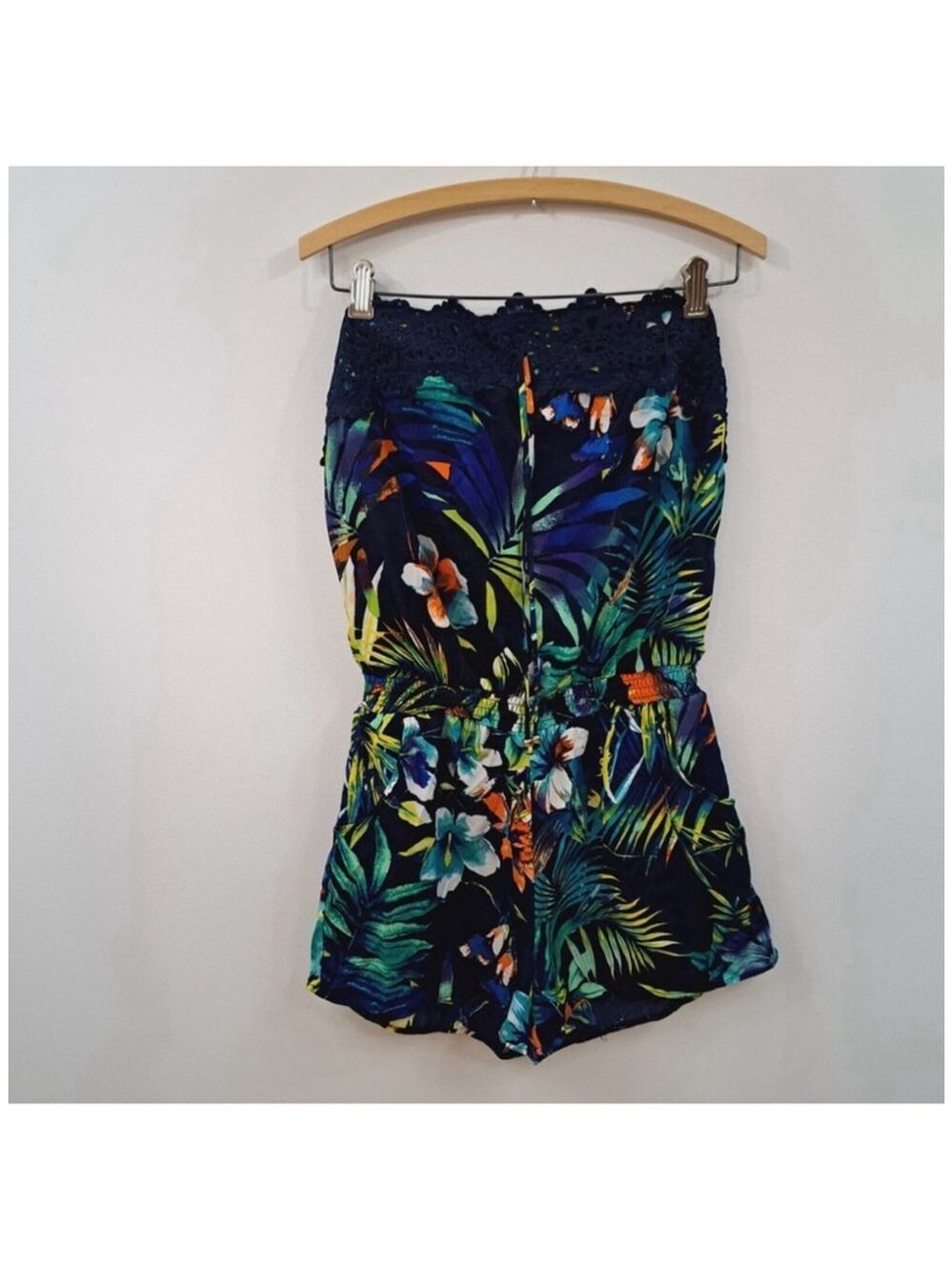 A.Byer Spaghetti Strap Halter Romper
Hawaiian Sz Medium NWT - Picture 2 of 14